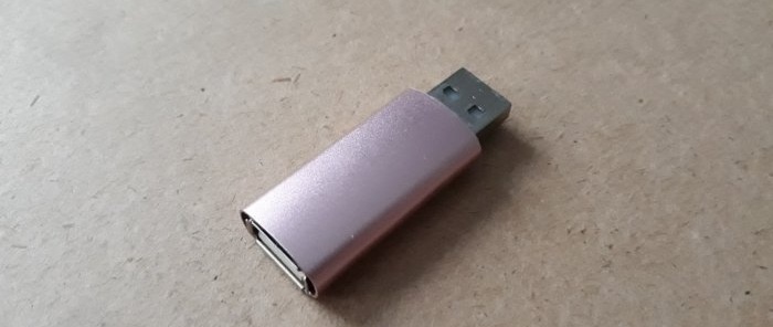 How to make a USB adapter to safely charge your phone in public places