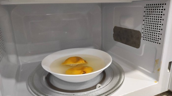 A classic life hack on how to remove all odors and clean the microwave