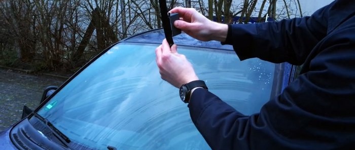 Kā atjaunināt vējstikla tīrītāju slotiņas ar paštaisītu griezēju un ietaupīt naudu