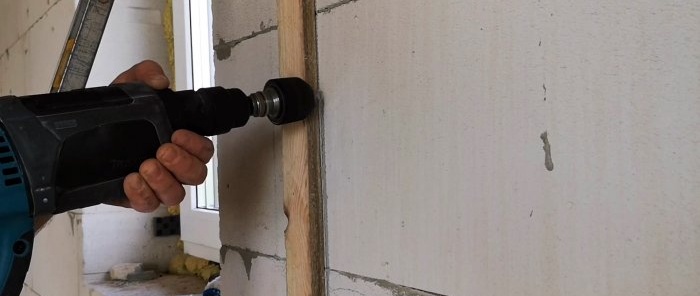 Cara cepat alur dinding dengan gerudi tanpa pengejar dinding dalam konkrit berudara