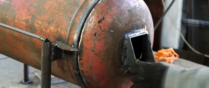 Hvordan lage en enkel garasjeovn fra en gassflaske