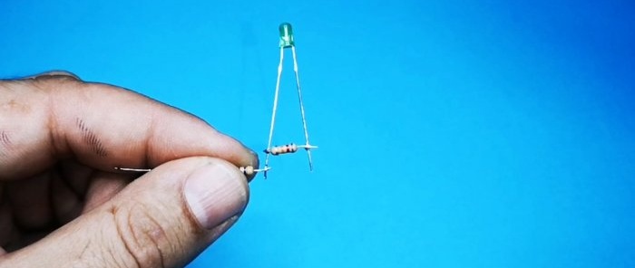 Perché un resistore è collegato parallelamente al LED nei circuiti?