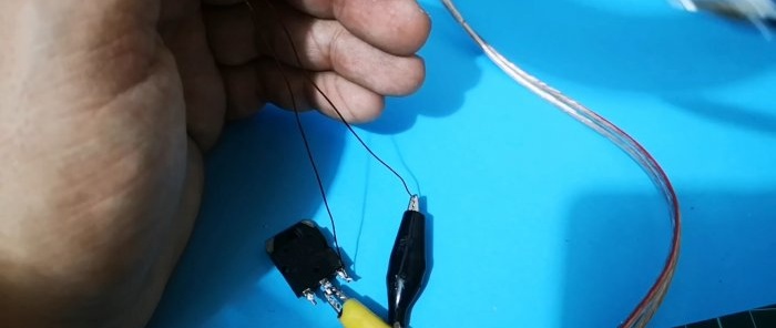 Bakit ang isang risistor ay konektado parallel sa LED sa mga circuits?