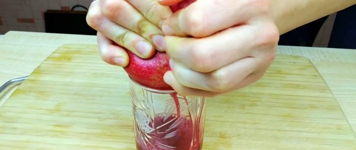 Hoe je in een paar minuten een glas granaatappelsap perst zonder sapcentrifuge