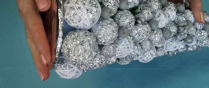How to make a beautiful Christmas tree out of foil