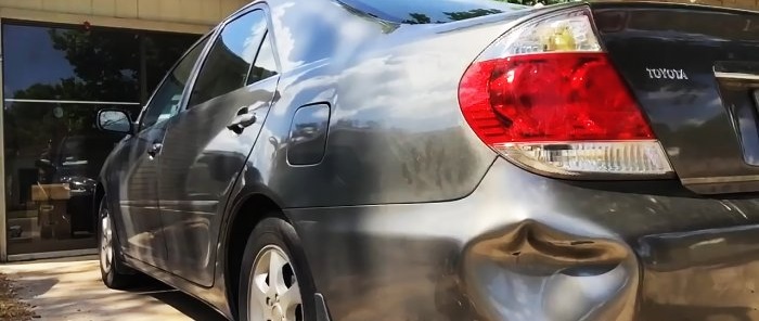 Cómo quitar una abolladura en la carrocería de un automóvil con pegamento caliente sin pintar