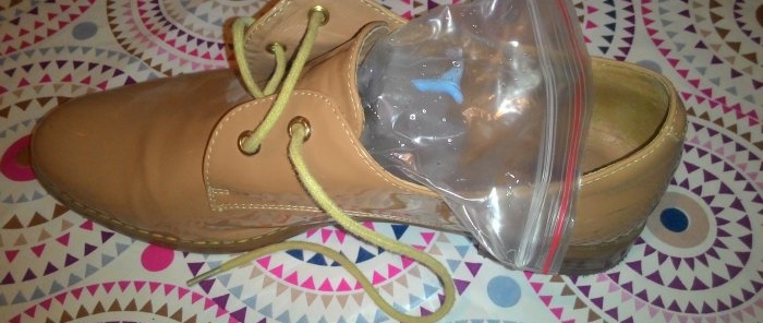 Лифе хацк: разбијање ципела на традиционалан начин