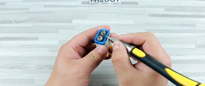 Kako napraviti bateriju od 9 V s USB punjenjem