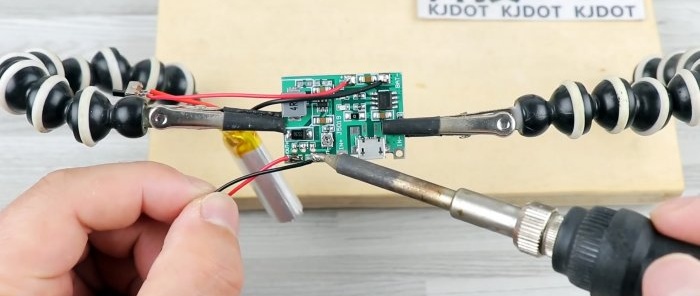 Kā izveidot 9V akumulatoru ar USB uzlādi