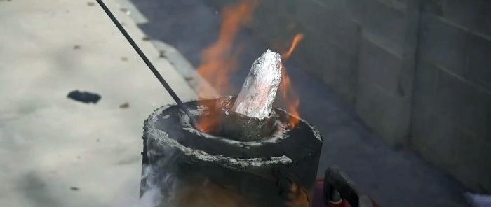 How to melt aluminum without a forge in a roll of plain paper