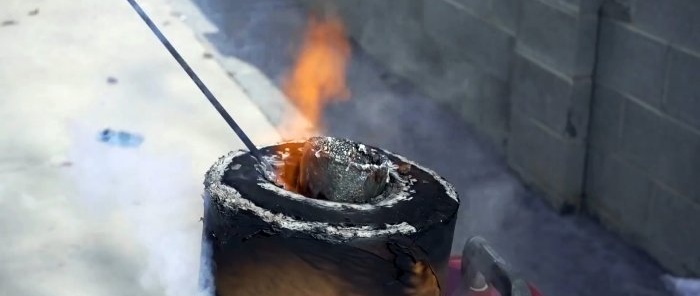 How to melt aluminum without a forge in a roll of plain paper