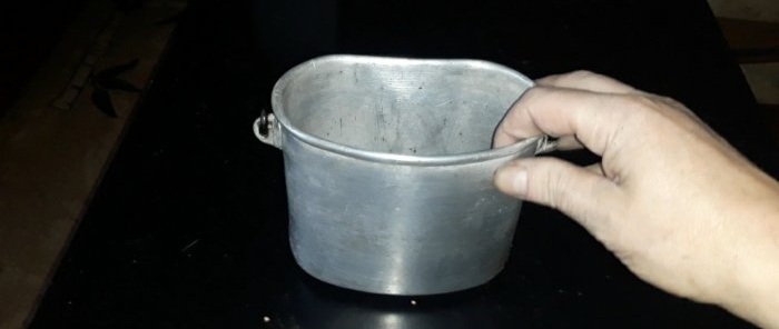 How to clean a camping pot from soot and deposits the old-fashioned way