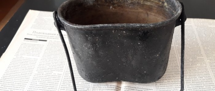 Comment nettoyer un pot de camping de la suie et des dépôts à l'ancienne