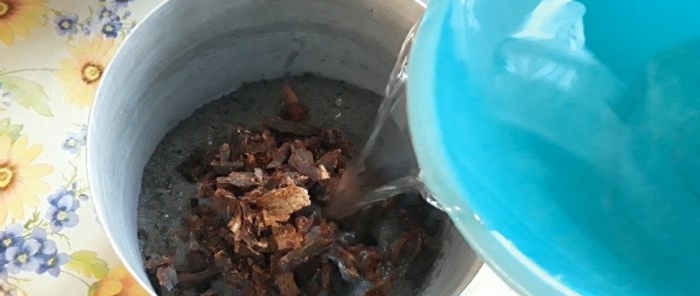 Как да почистите къмпинг саксия от сажди и отлагания по стария начин