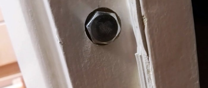 How to make a silent magnetic door lock