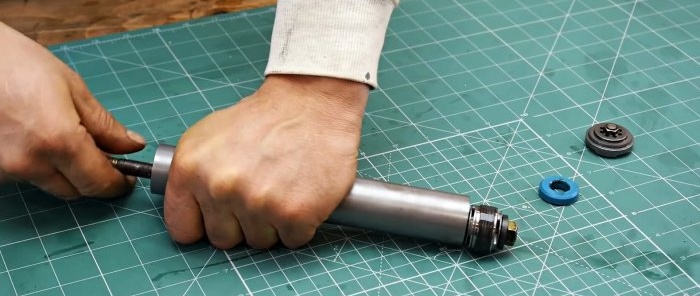 Comment fabriquer une pompe à partir d'une vieille jambe de force de voiture