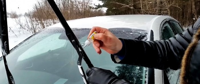 Lifehack for motorists: cheap anti-ice from a radio store