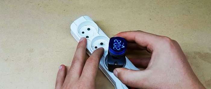 How to make a mains voltmeter from an old phone charger case