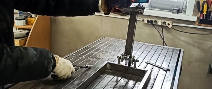Jak vyrobit pokosovou pilu s protahovačkou na úhlovou brusku z pouzder na kolo