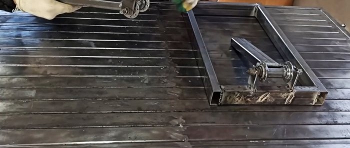 Ako vyrobiť pokosovú pílu s preťahovačkou na uhlovú brúsku z bicyklových puzdier