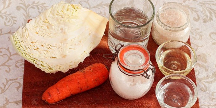 Zutaten für die Herstellung von Sauerkraut