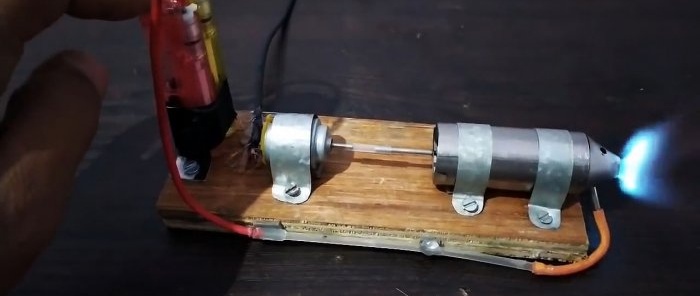 איך להכין מנוע סילון מיני המופעל באמצעות USB ומצית