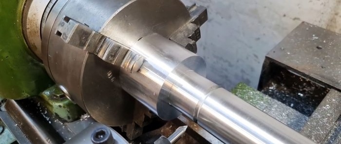 Two-way threading on a lathe
