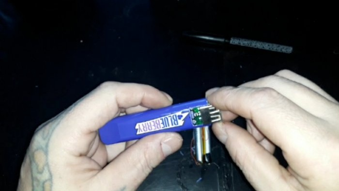 Paano gumawa ng charger mula sa isang disposable vaporizer