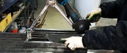كيفية صنع منشار ميتري بمطرقة لطاحونة الزاوية من بطانات الدراجات