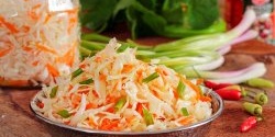 Instant pickled cabbage or quick-ripening cabbage