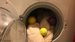 פריצת חיים: כיצד לכבס נכון בגדי חורף באמצעות ריפוד פוליאסטר או פוך