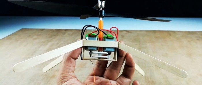 Sıradan oyuncak motorları kullanarak çalışan çift rotorlu bir helikopter nasıl yapılır?