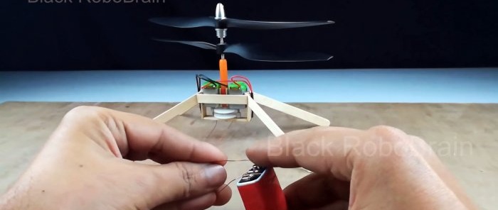 כיצד ליצור מסוק כפול רוטורים עובד באמצעות מנועי צעצוע רגילים
