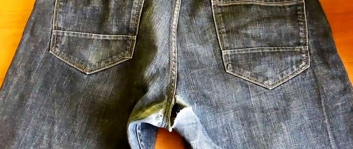 Cómo coser un desgarro entre las piernas de unos jeans