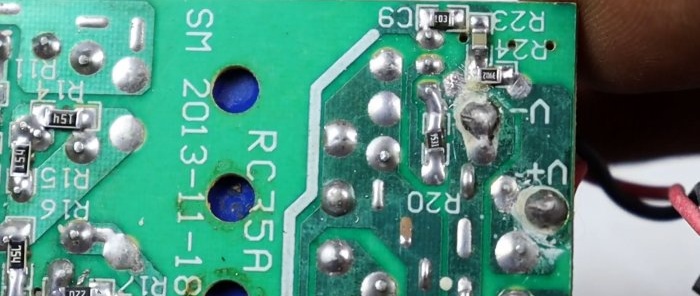 Resistores de chip na parte traseira da placa