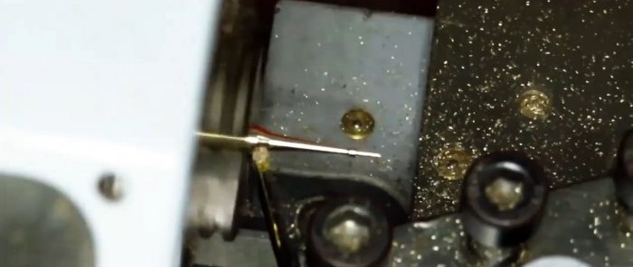 La punta del soldador eléctrico está afilada.