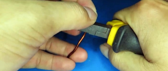 odhryznite 10-20 mm hrubého medeného drôtu