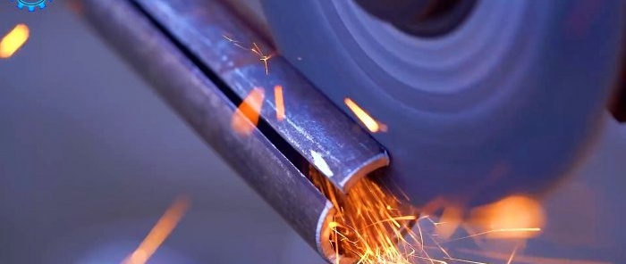 Esecuzione di un taglio in un tubo d'acciaio
