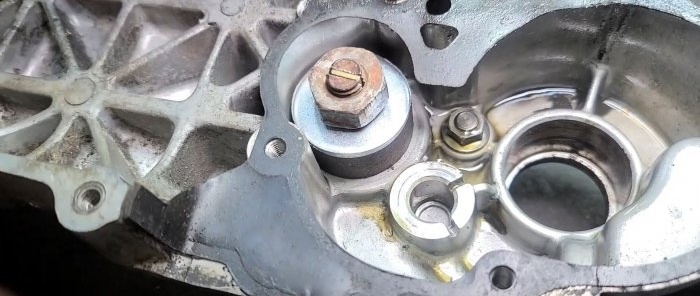 Kami menggunakan penarik bearing dari lubang buta