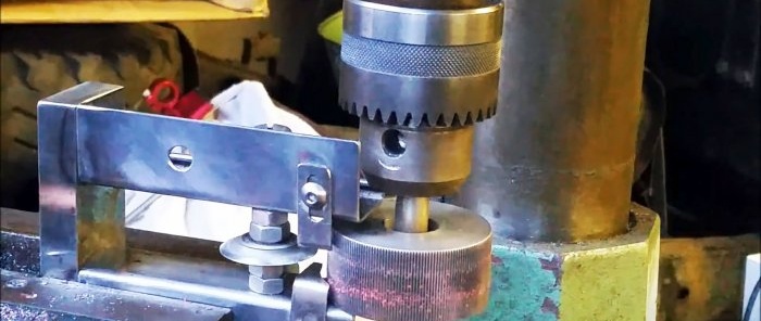 Hvordan lage en enhet for en boremaskin for raskt å fjerne isolasjon fra ledninger