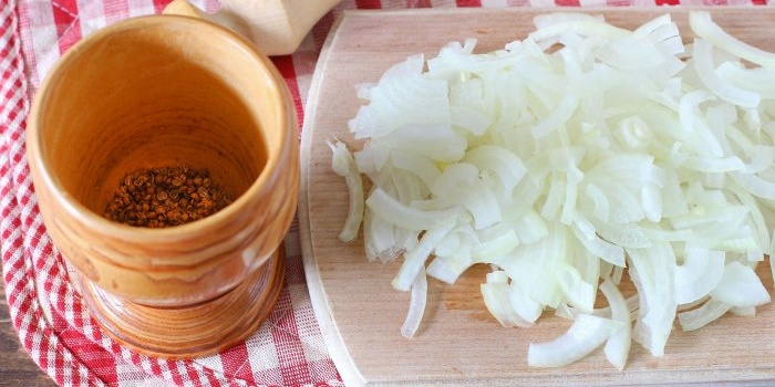 Corte a cebola em rodelas