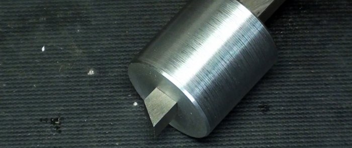 Cum să faci o gaură pătrată într-un semifabricat de oțel cu propriile mâini