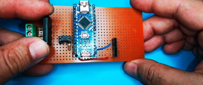 Installeer en soldeer de header van de Bluetooth-module