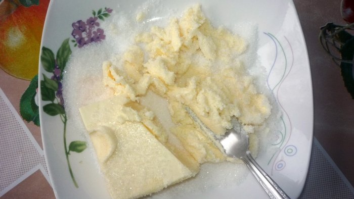 Cream butter at asukal hanggang makinis