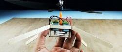 Sådan laver du en fungerende dobbeltrotorhelikopter ved hjælp af almindelige legetøjsmotorer