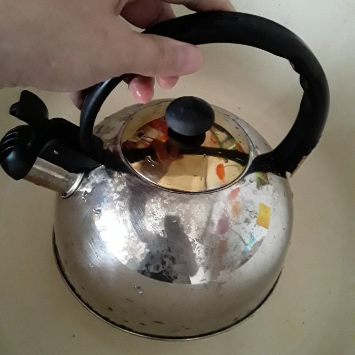 Чист чайник без въглеродни отлагания