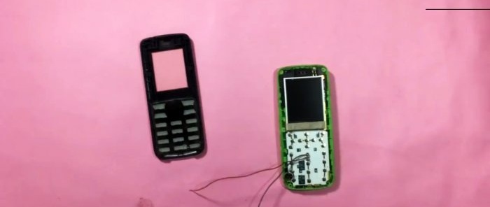 Hur man gör ett säkerhetssystem med en rörelsesensor från en gammal mobiltelefon