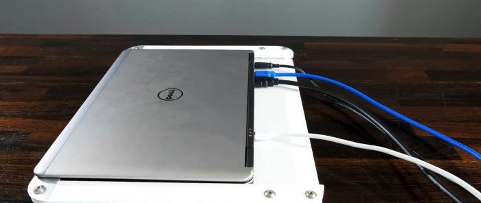 Jak vyrobit dokovací stanici pro notebook bez neustálého připojování hromady drátů
