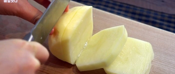 Kalın Peynir Soslu En Çıtır Patates Kızartması Nasıl Yapılır?