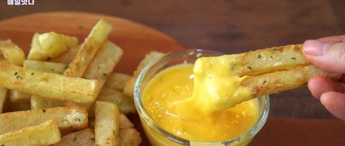 Comment préparer les frites les plus croustillantes avec une sauce au fromage épaisse